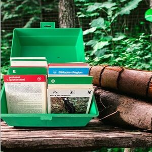 Vintage 1975 Illustrated Wildlife Treasury Case 500+ Animal Educational Cards